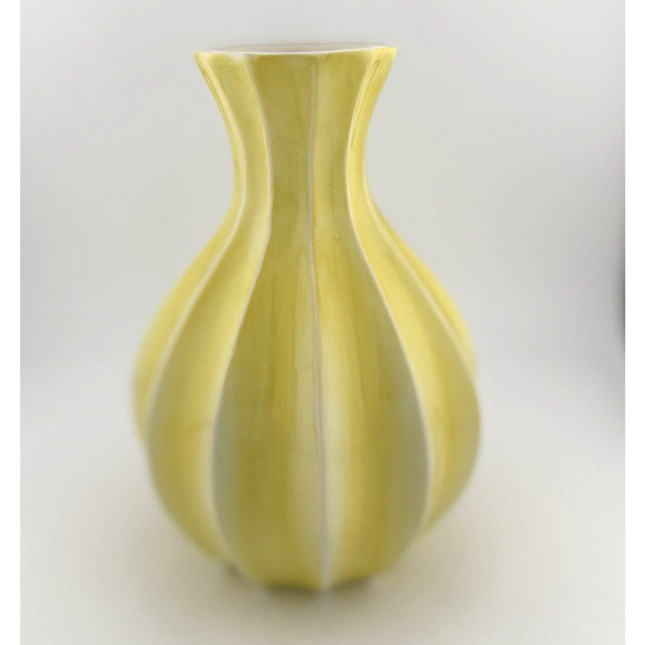 MCM FTD Flower Vase Solid Creamy Yellow White 7 inches tall with Ribbed design - Picture 4 of 9